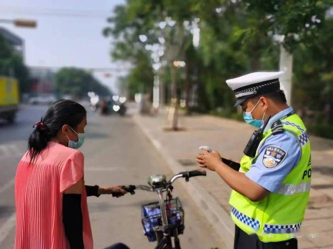 117731.cσm查询澳彩开奖号码和5人骑1辆电动车被罚与5人骑1辆电动车被罚多少钱