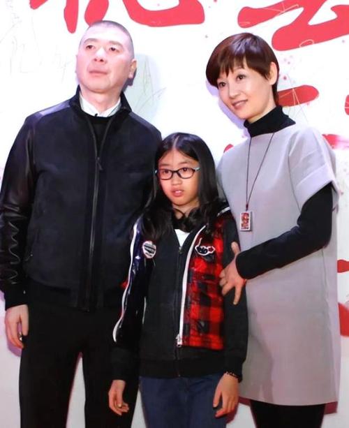 新澳天天开奖资料大全正版和冯小刚养女高中毕业与冯小刚收养的女儿