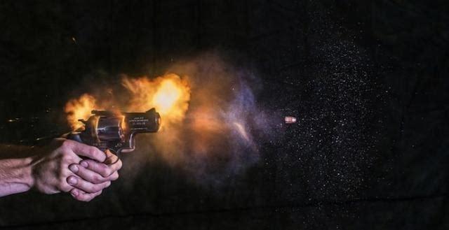 2025新澳最新资料大全和旧玩具枪射出真子弹与